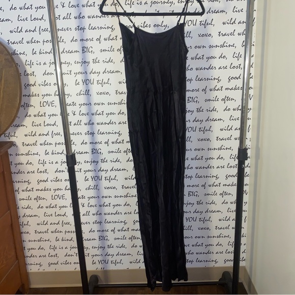 THE ELYSE SLIP DRESS - Picture 13 of 16